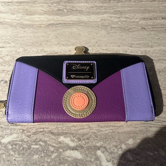 Loungefly Handbags - Disney lounge fly evil queen wallet